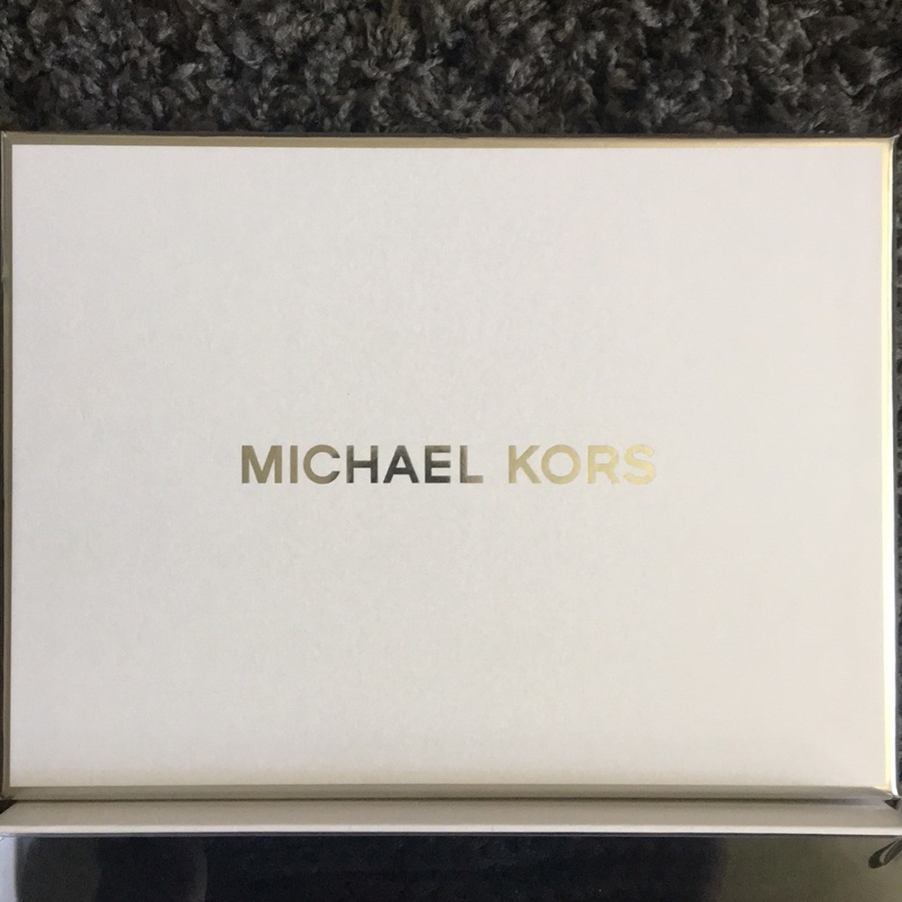 michael kors hat and scarf set - Picture 2 of 3